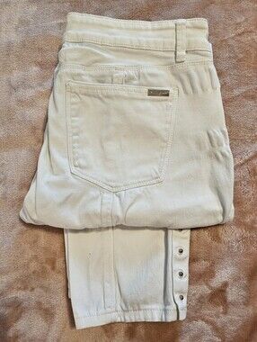 White House Black Market "The Skimmer" off-white stretch pants/jeans. Size 6